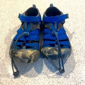 Big Kids Newport H2 water/hiking shoe size 5